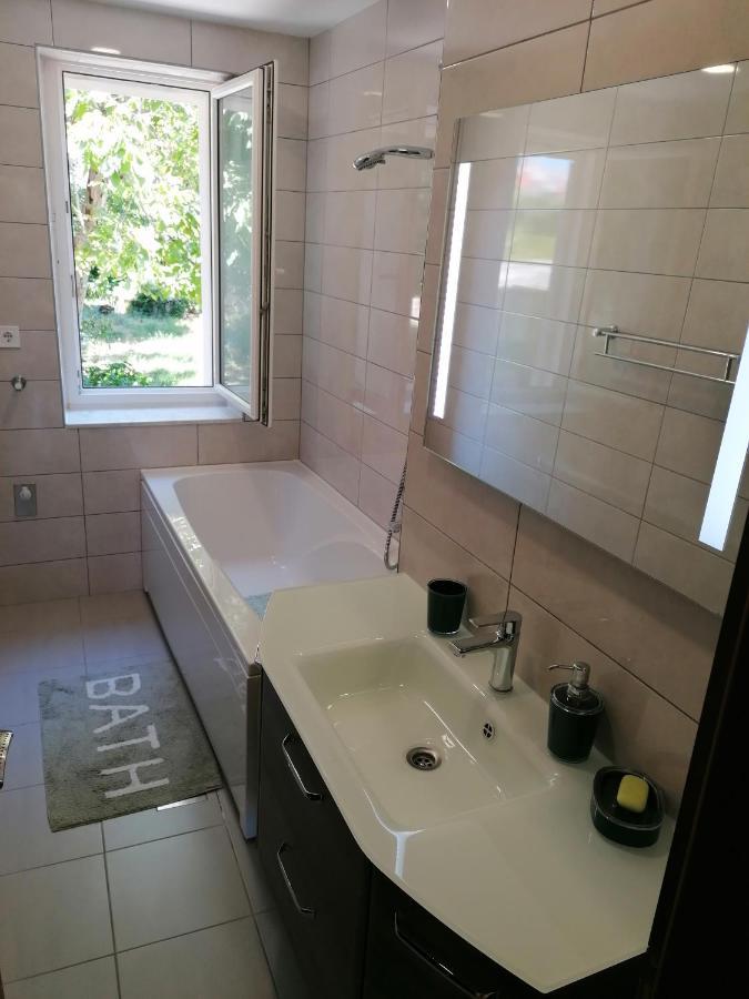 Apartment "B" 50 M From The Beach زادار المظهر الخارجي الصورة
